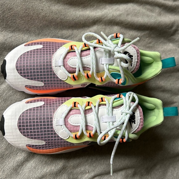 Nike Air270 Sneakers - Picture 2 of 4